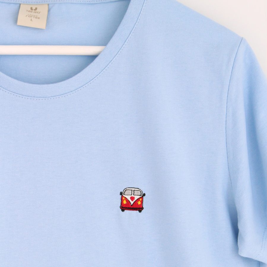 tshirt bleu ciel brodé combi