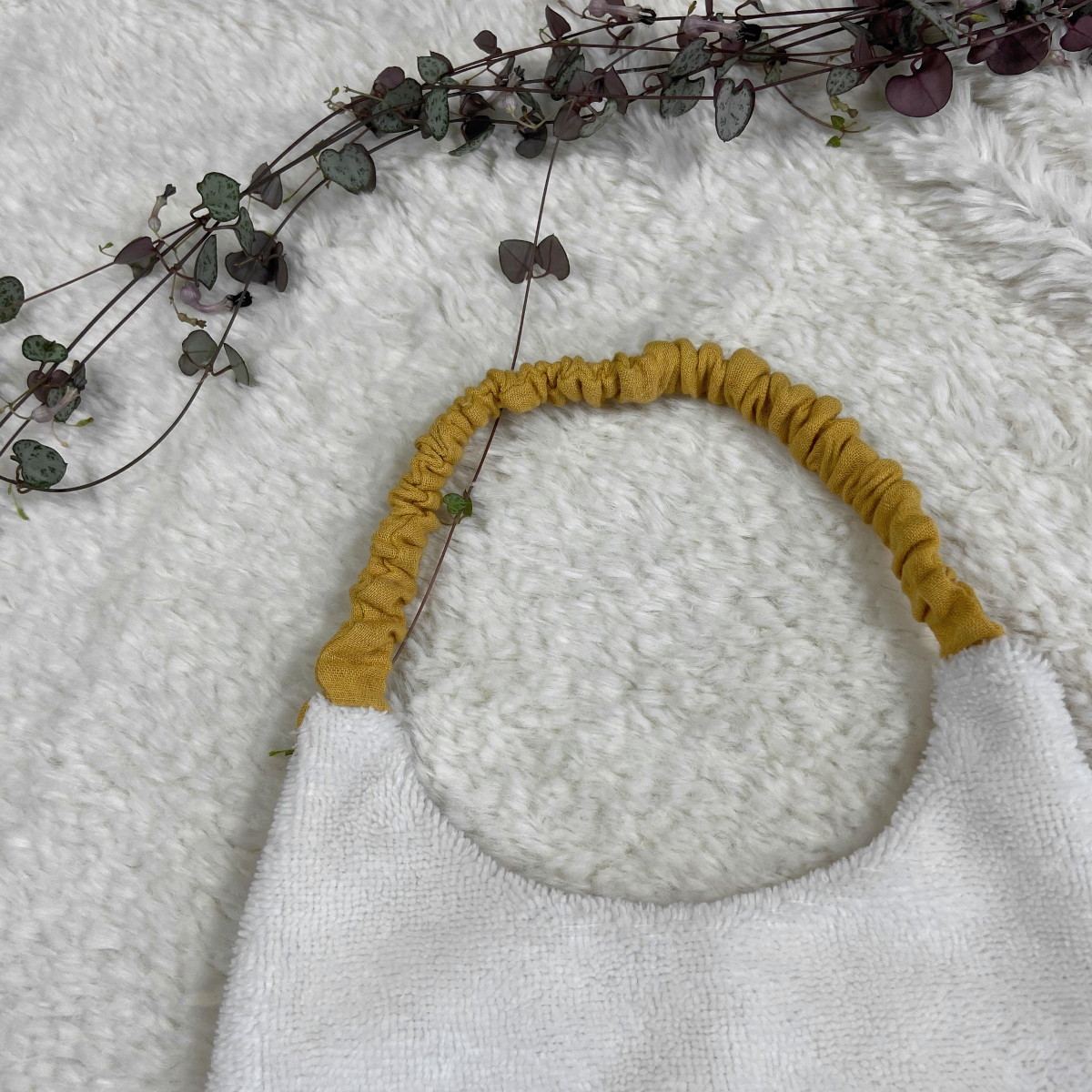 bavoir maternelle personnalisé ocre