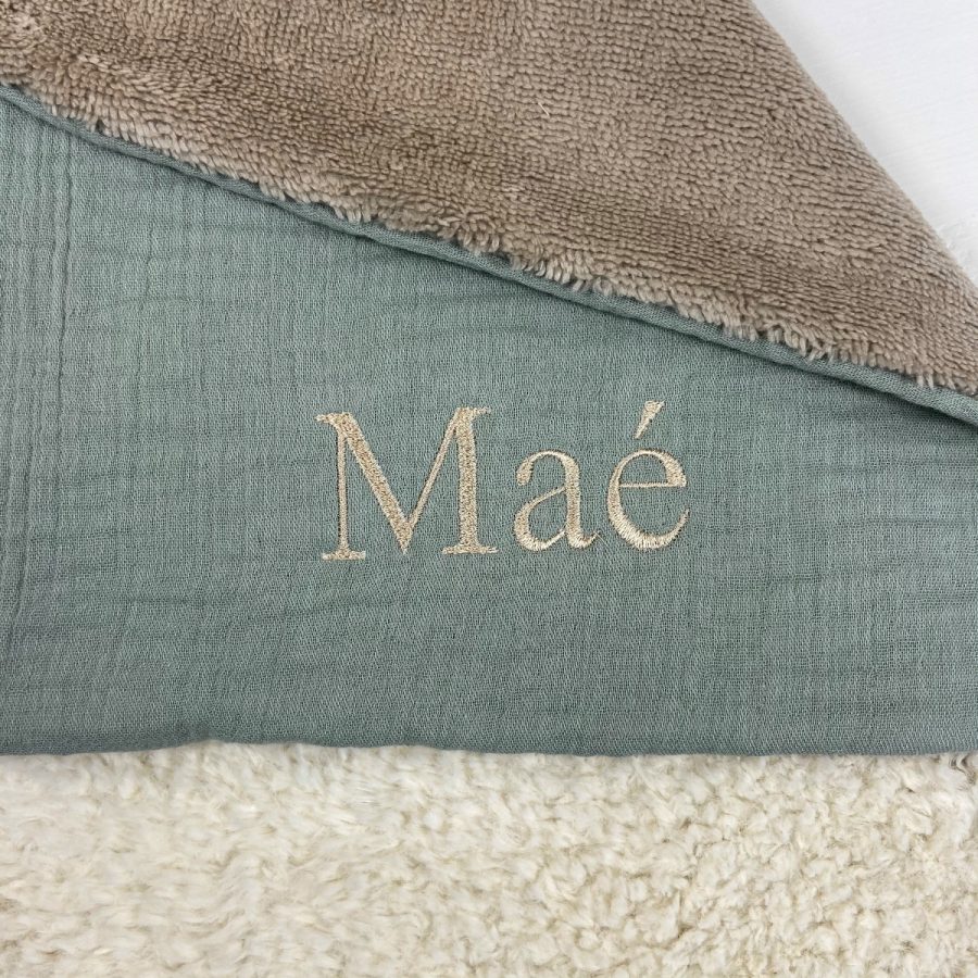 bavoir personnalisé maternelle vert et noisette