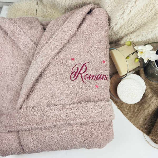 Peignoir capuche brodé prénom et étoiles couleur nude Peignoir capuche brodé prénom et étoiles couleur nude