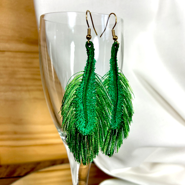 plumes vertes boucles oreilles brodées